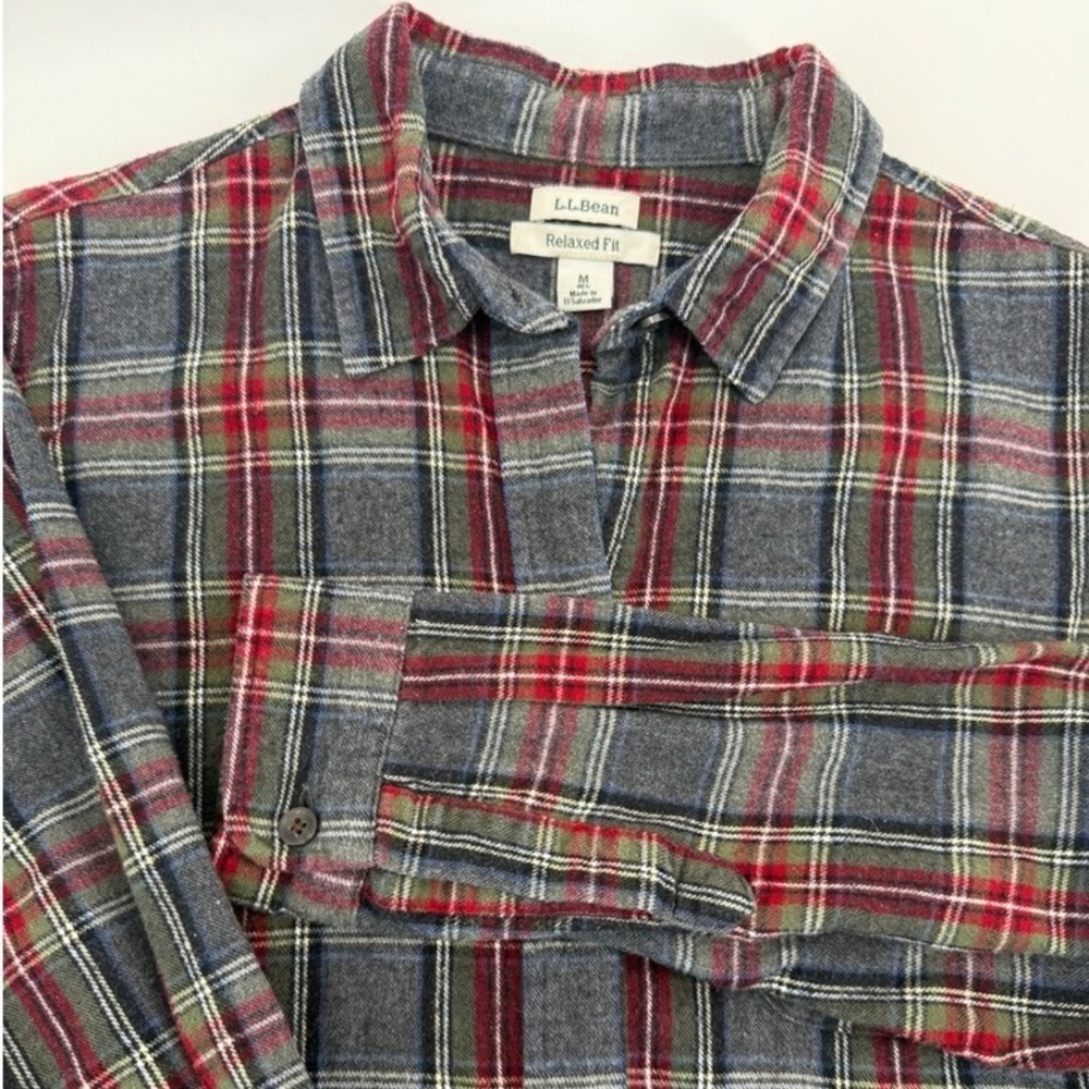L.L. Bean Men's Plaid Gray Red Green Flannel Relaxed Fit Button-Up Shirt M